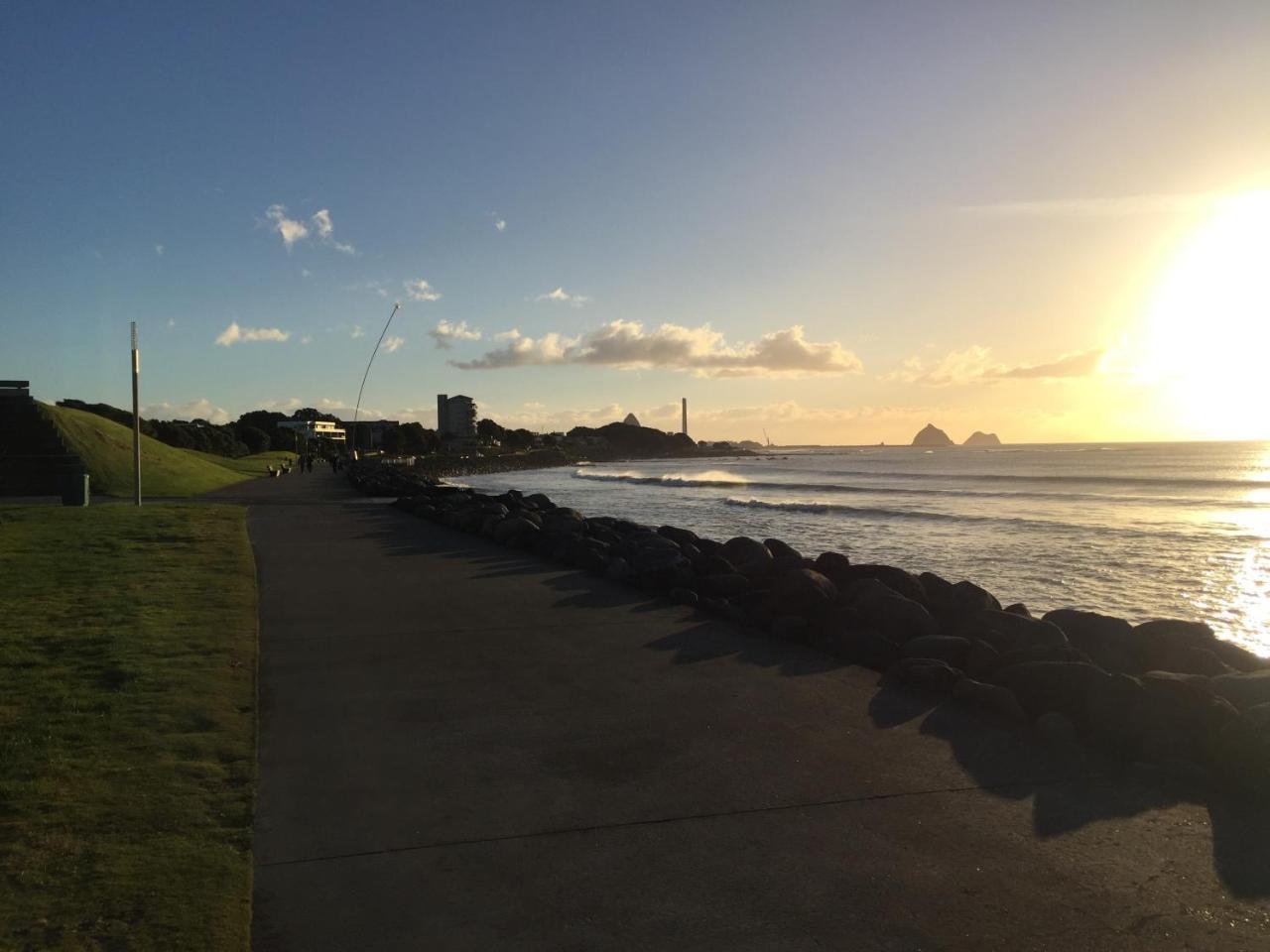 Luxury Home Next To Ocean And Walkway New Plymouth Exterior photo